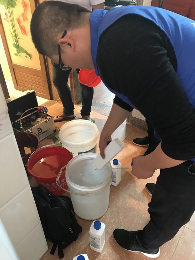 如何清洗塑料水管内壁