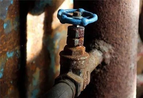 自来水管脏了怎么清洗?宝维家水管清洗机专业清洗水管污渍